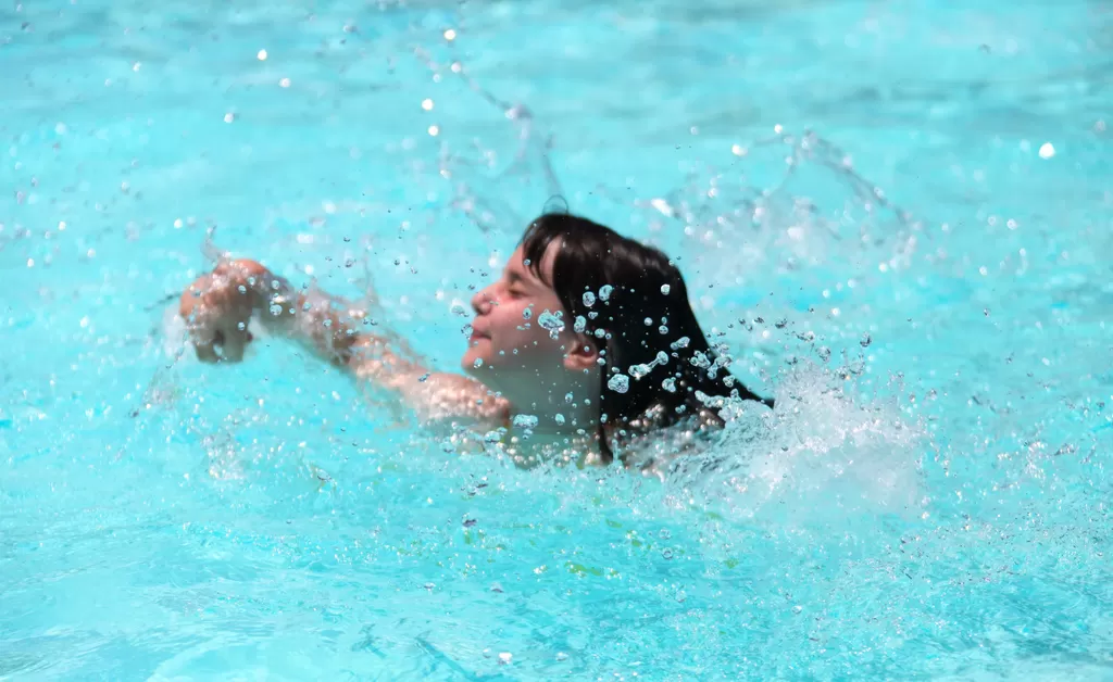 Dans la salle de natation et de sport de Västertorp, des jeux de billard auront lieu pendant les vacances d'automne.  L'entrée à la salle de natation est obligatoire, sinon l'activité est gratuite.