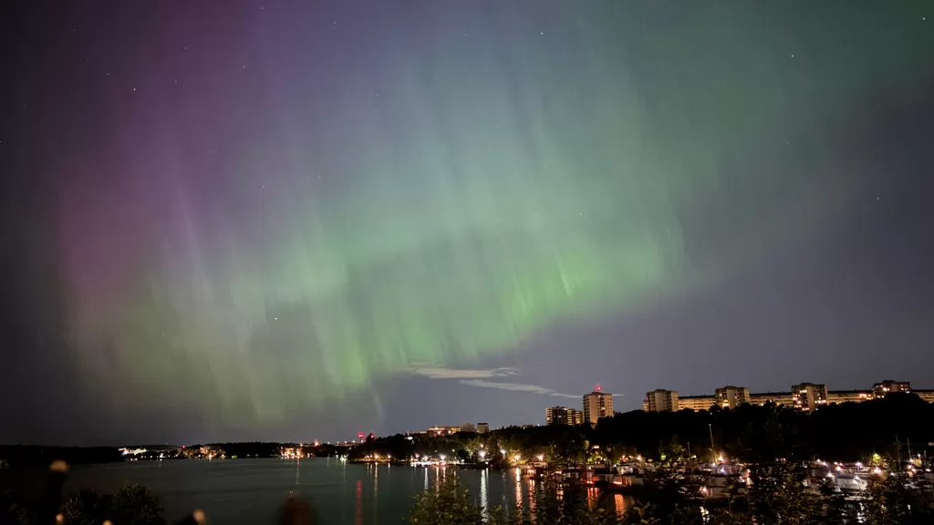 Voir les photos : Aurores boréales magiques au-dessus de Stockholm