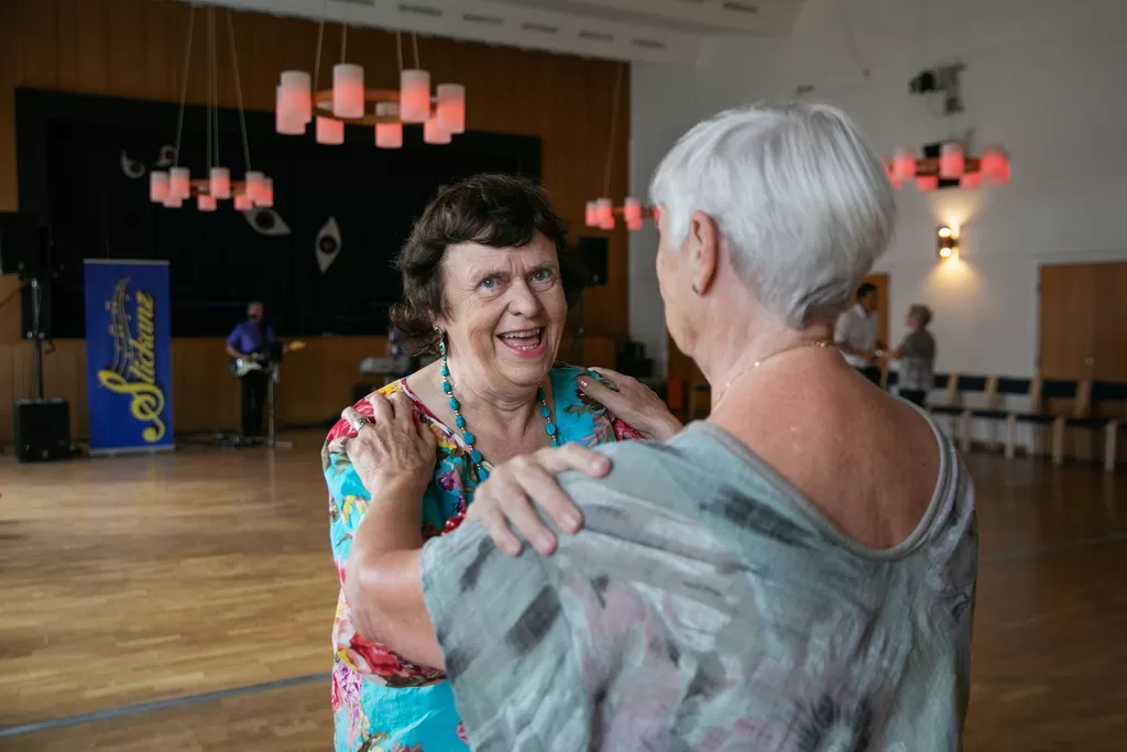 Årstab resident Anita Melin Olsson and Häggvik resident Anita Johansson dance around the dance floor.