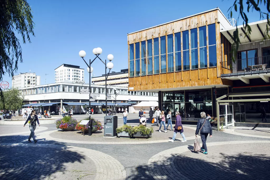 Klart Nu säljer staden Vällingby centrum Mitt i