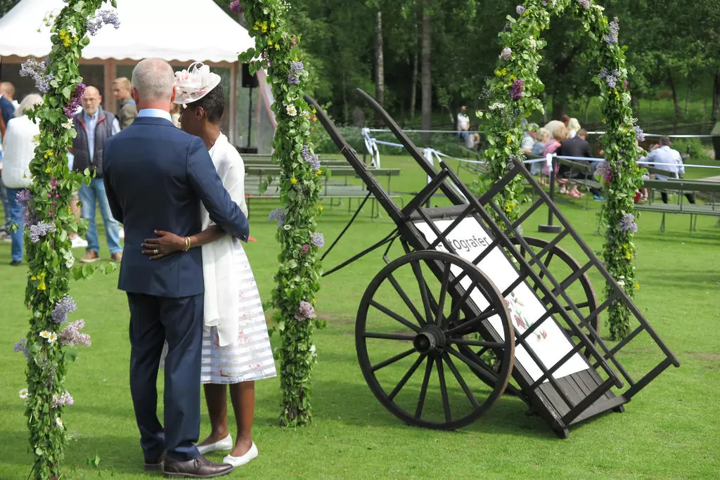 Drop inbröllop på Skansen tillbaka Mitt i